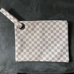 Cream fashion checkered wristlet/clutch!